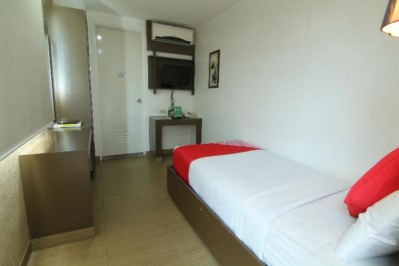 Oyo 24H City Hotel Near Makati Medical Center Makati City Zewnętrze zdjęcie
